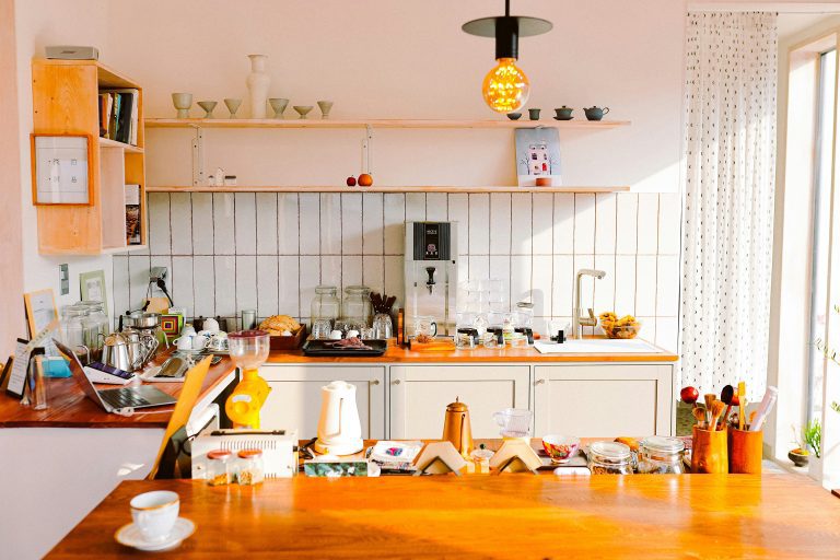 organized-kitchen-pantry-shelves.jpg