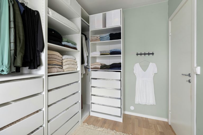 small-closet-organization