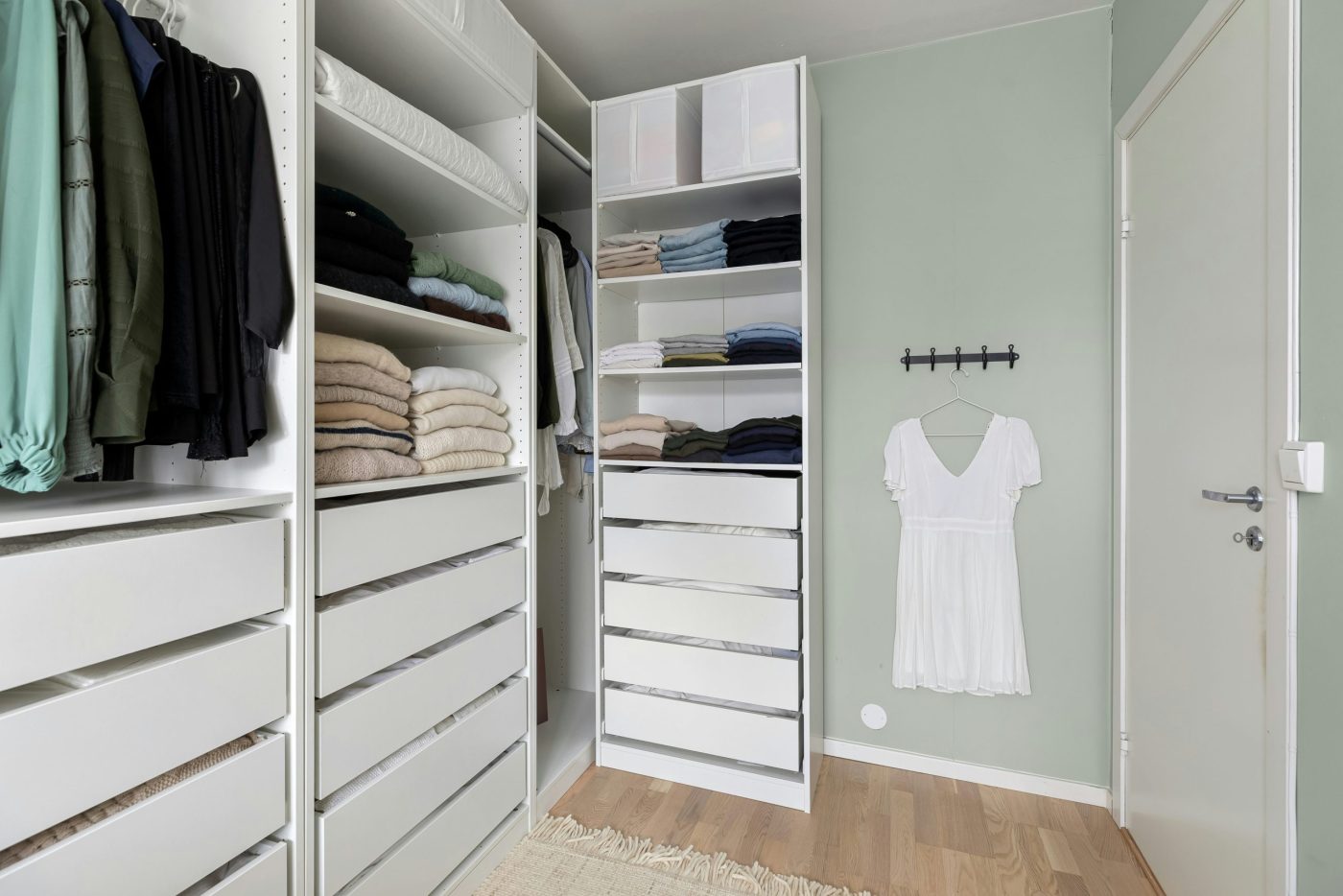 small-closet-organization